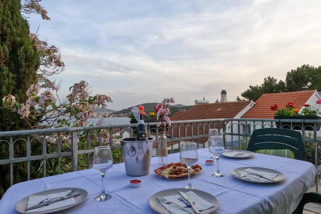 Kn House With Two Apartments Near Sea Rogoznica  Zewnętrze zdjęcie