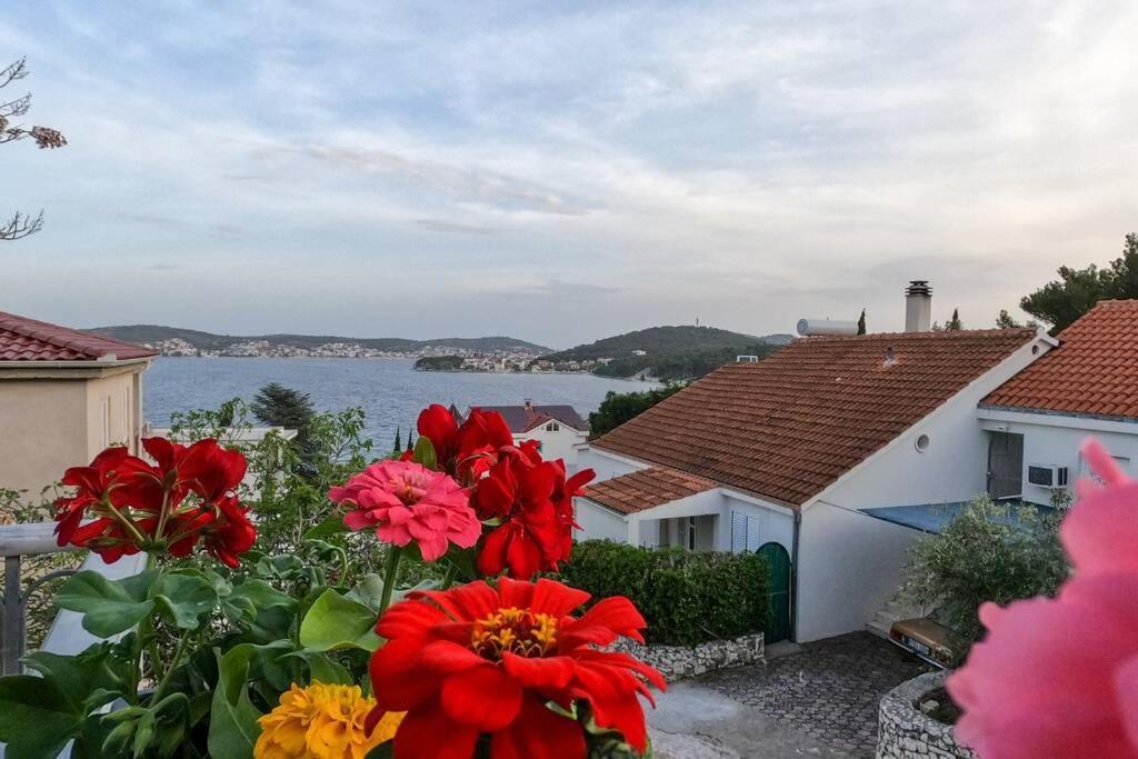Kn House With Two Apartments Near Sea Rogoznica  Zewnętrze zdjęcie