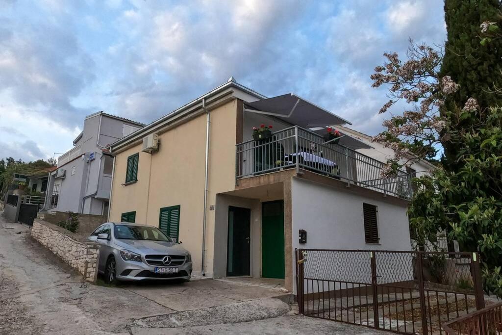 Kn House With Two Apartments Near Sea Rogoznica  Zewnętrze zdjęcie